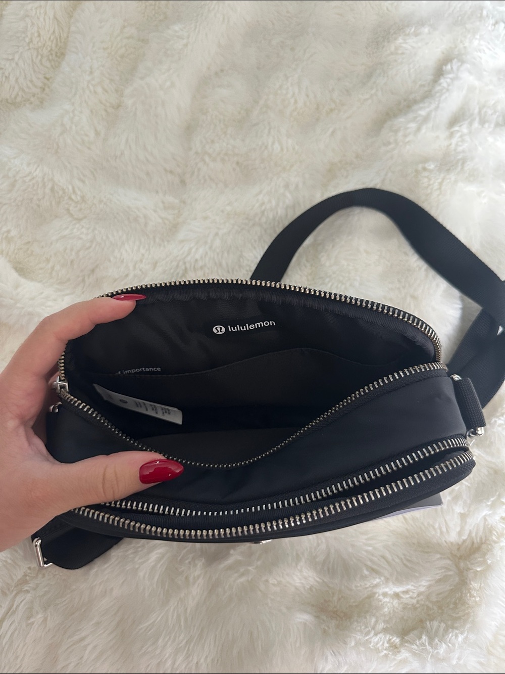 NWT Lululemon Black Crossbody Travel Bag Adjustable Strap - Picture 4 of 5